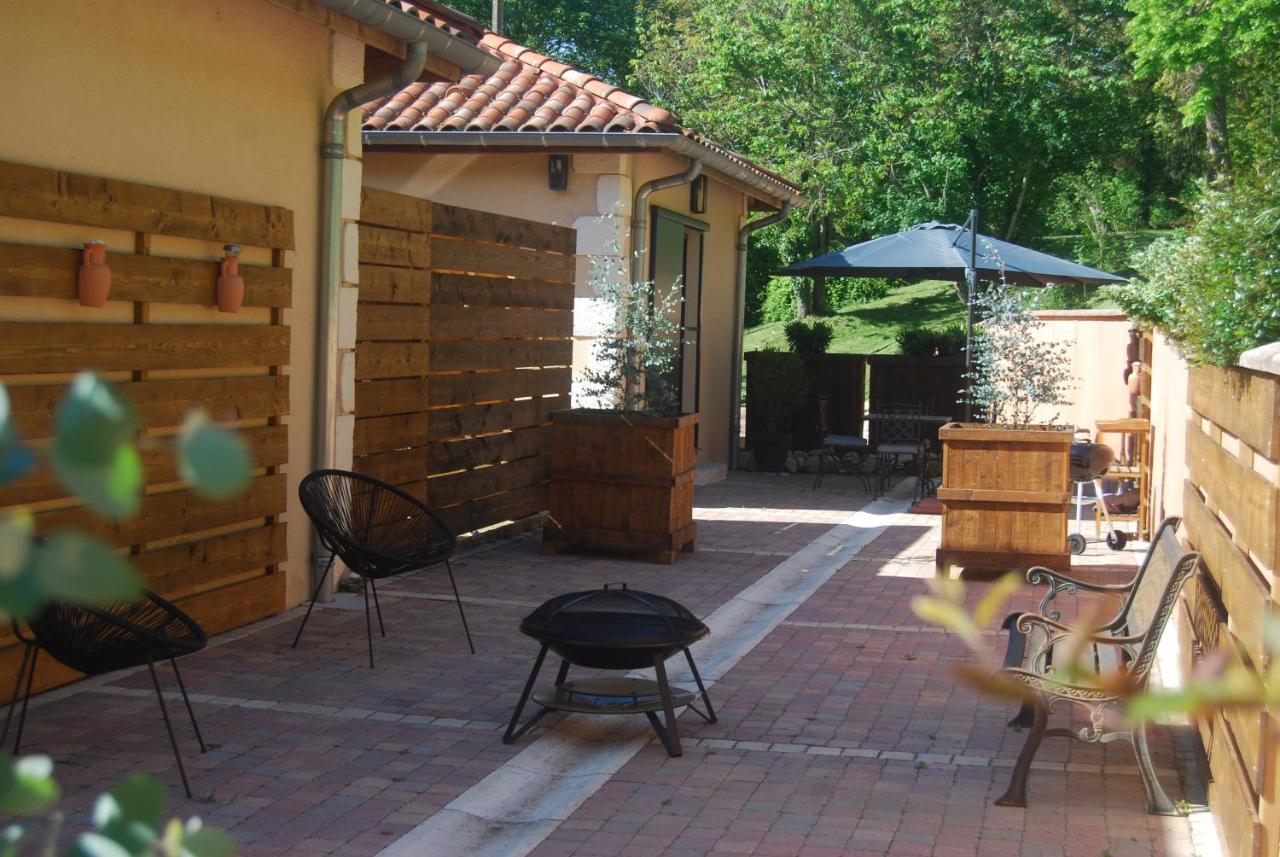 Au Son De L Angelus Bed & Breakfast Moncrabeau Bagian luar foto