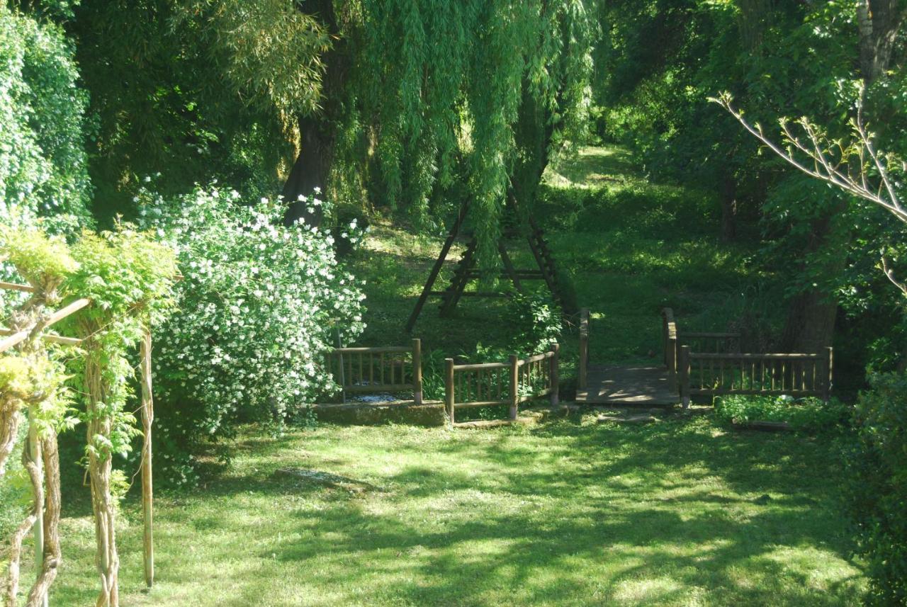 Au Son De L Angelus Bed & Breakfast Moncrabeau Bagian luar foto